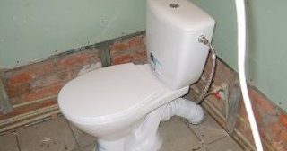 Установка приставного унитаза в Печоре - монтаж и подключение, СантехДомПчр от 5097 рублей